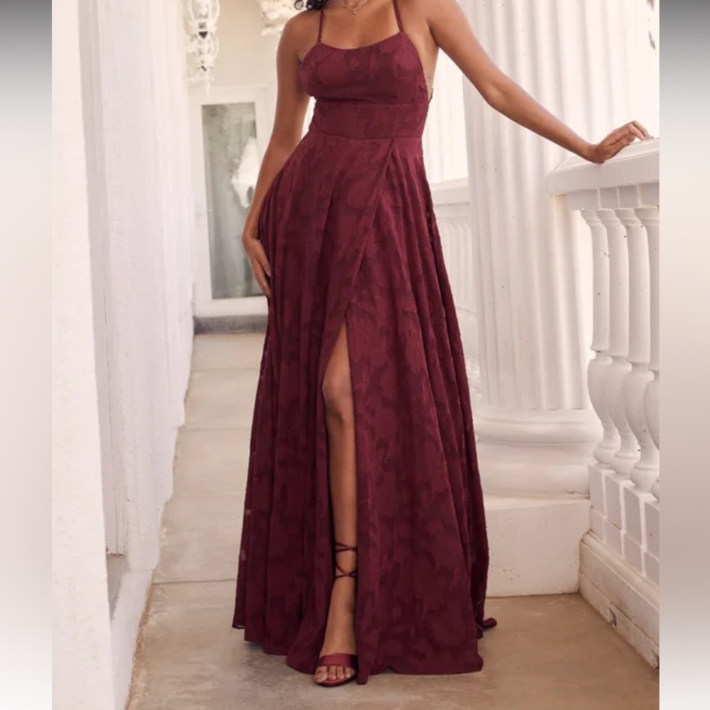 Elegant Burgundy Maxi Dress